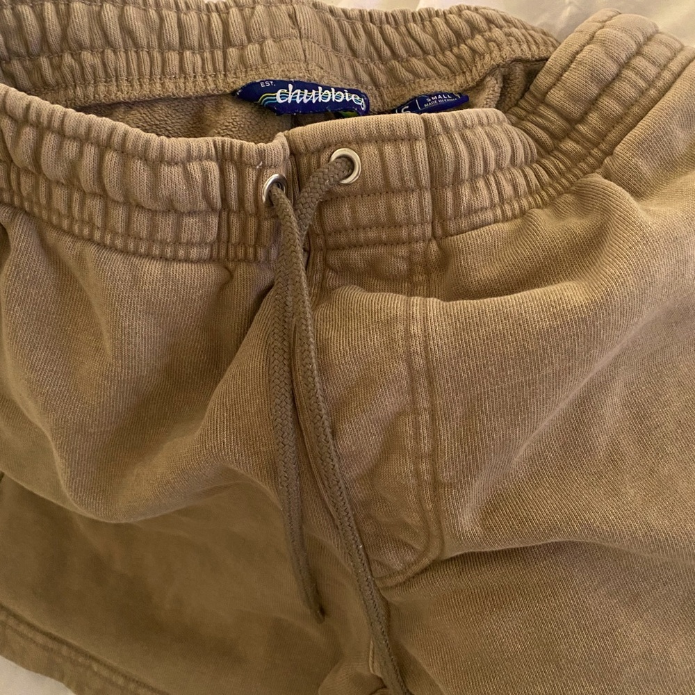 Chubbies Men’s Size Small tan all cotton shorts in great condition NO flaws,